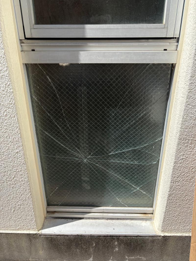 ミネトーヨー住器の【八王子市】店舗 ガラス交換工事の施工事例詳細写真1