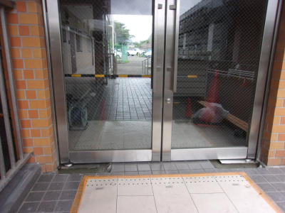ミネトーヨー住器の【動画有】マンション入口ドア フロアヒンジ交換工事の施工事例詳細写真2
