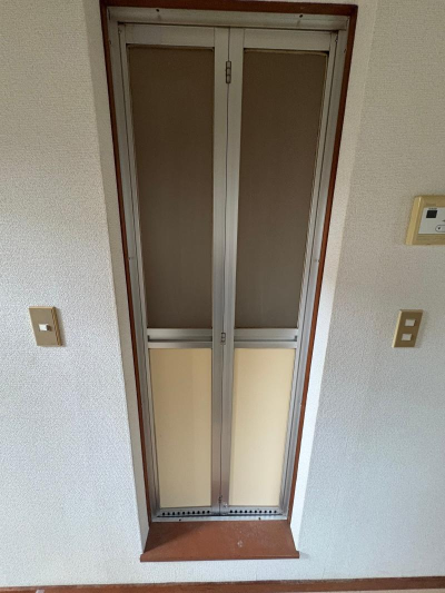 ミネトーヨー住器の小平市にて浴室ドア交換!リクシル「リシェント浴室折戸」のカバー工法の施工事例詳細写真1