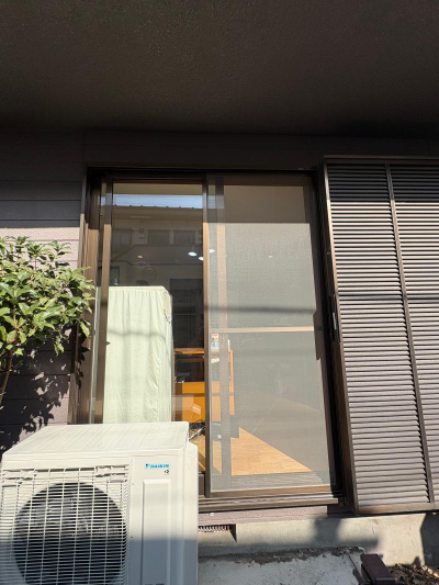 ミネトーヨー住器の【福生市】窓の寒さ・結露対策!リクシル「リプラス」でカバー工法サッシ取替工事の施工事例詳細写真1