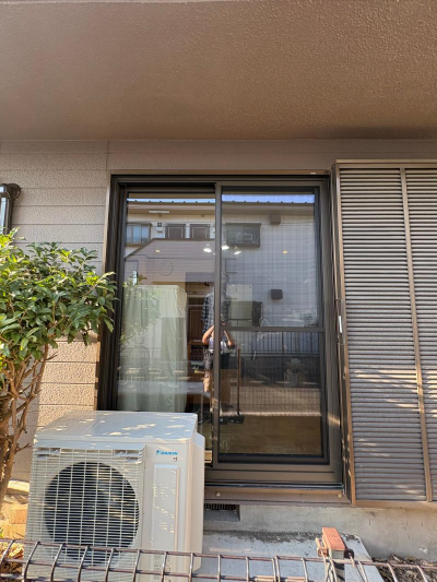 ミネトーヨー住器の【福生市】窓の寒さ・結露対策!リクシル「リプラス」でカバー工法サッシ取替工事の施工事例詳細写真2