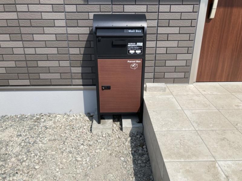 伊那市：しっかり固定、宅配ボックス設置工事(半日)。何かお困りの事がありましたら相談ください！